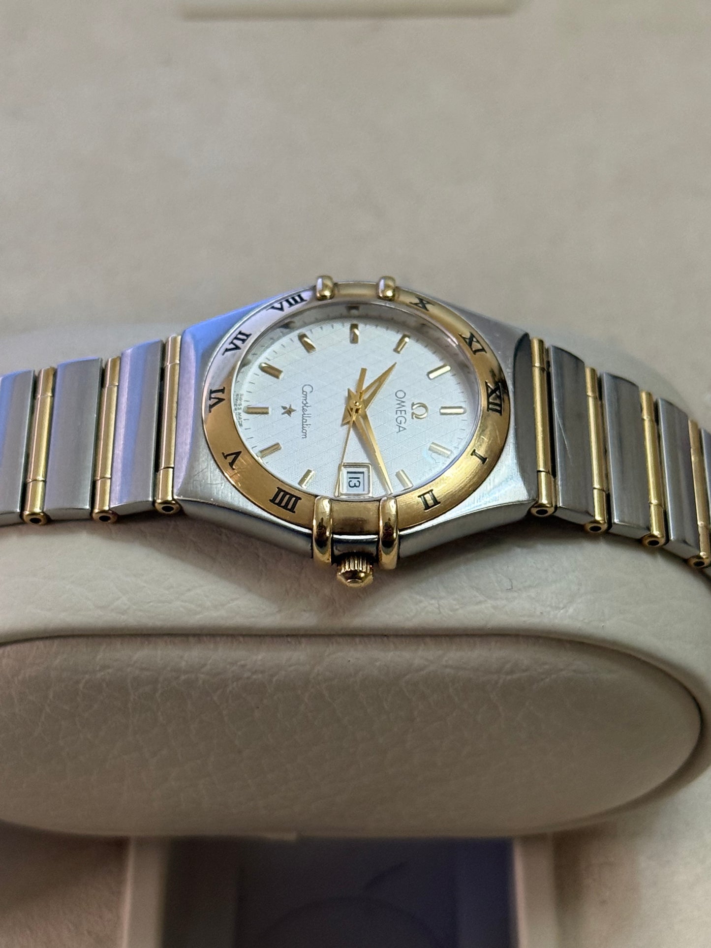🟢 Omega Constellation Manhattan Mid-Size Two Tone Barras de Oro 🟢