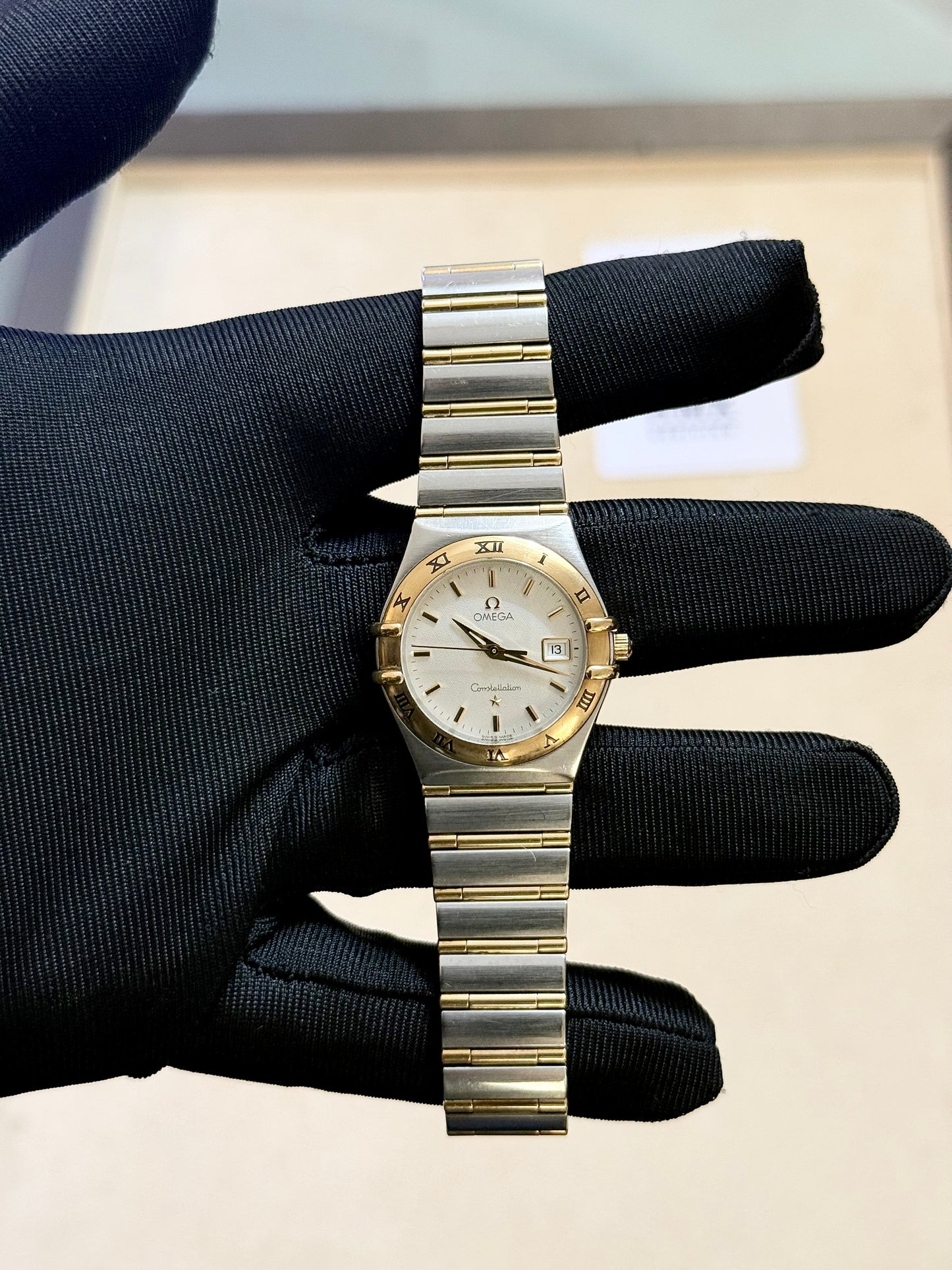 🟢 Omega Constellation Manhattan Mid-Size Two Tone Barras de Oro 🟢